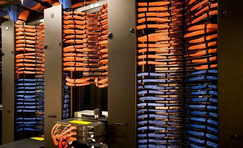 深圳市服务器托管（服务器托管和服务器租用哪个更好？）