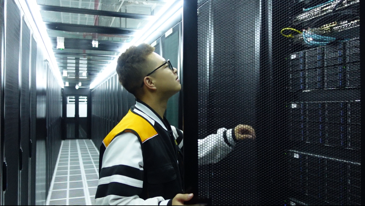 深圳市服务器托管市场的竞争环境如何，云诚信科技在其中处于什么位置？