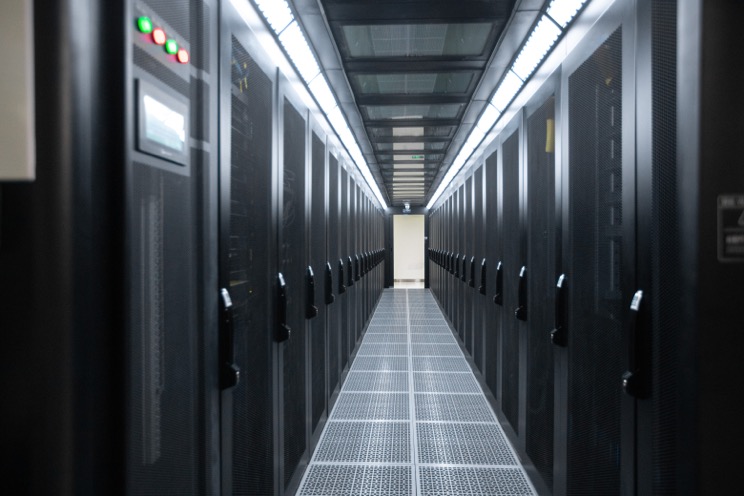 服务器托管后，如何确保数据安全和隐私保护？