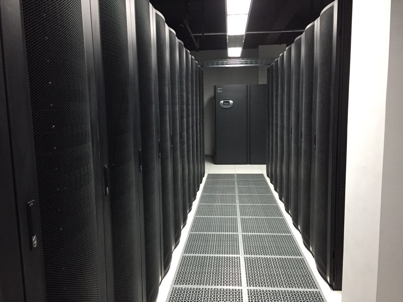 一个IDC机柜一年租金多少 一个IDC机柜一年租金多少