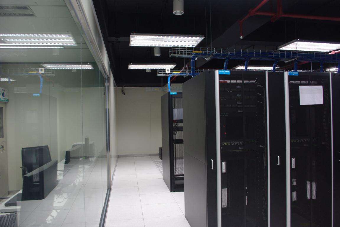 服务器托管只需要支付通信带宽和托管费用吗? 服务器托管只需要支付通信带宽和托管费用吗?